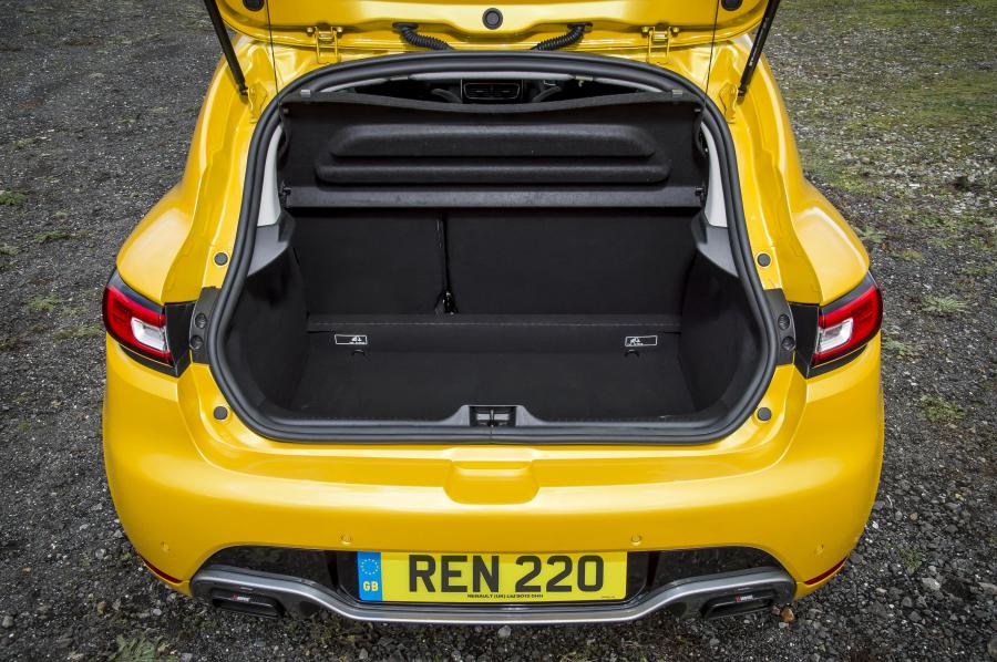 Багажник Renault Clio R.S. 220 Trophy 2016 года  (UK) (фото 21 из 30)